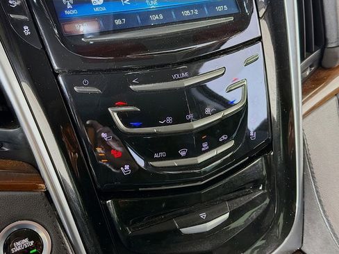 Used 2018 Cadillac Escalade Premium Luxury image 42