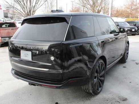 New 2026 Land Rover Range Rover SV image 2