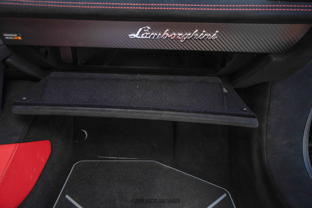 Used 2021 Lamborghini Huracan STO RWD image 33