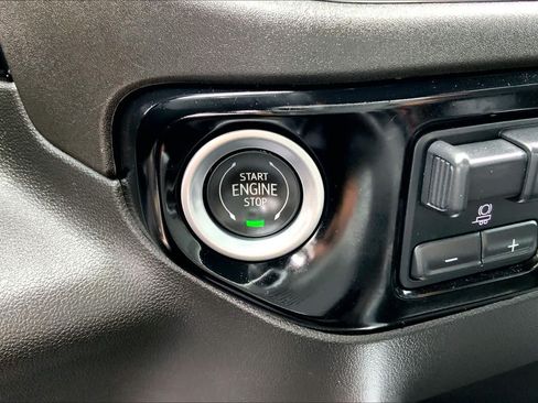 Used 2023 Chevrolet Silverado 1500 LTZ AWD/4WD image 32