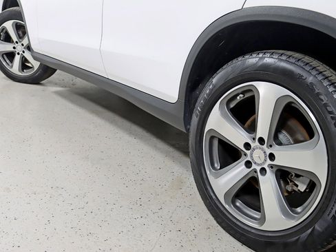 Used 2017 Mercedes-Benz GLC 300 4MATIC image 12