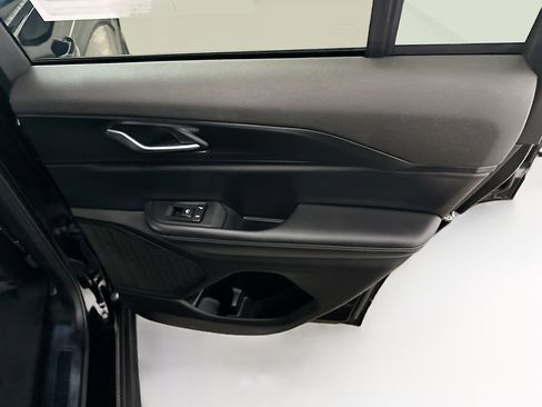 Used 2025 Jeep Grand Cherokee Altitude AWD/4WD image 31