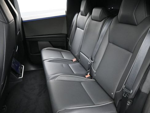 Used 2024 Tesla Cybertruck AWD Crew Cab image 29