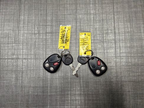 Used 2009 GMC Envoy Denali w/ Sun And 6-Disc Cd Package AWD/4WD image 19