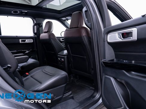 Used 2023 Ford Explorer Platinum w/ Technology Package image 47