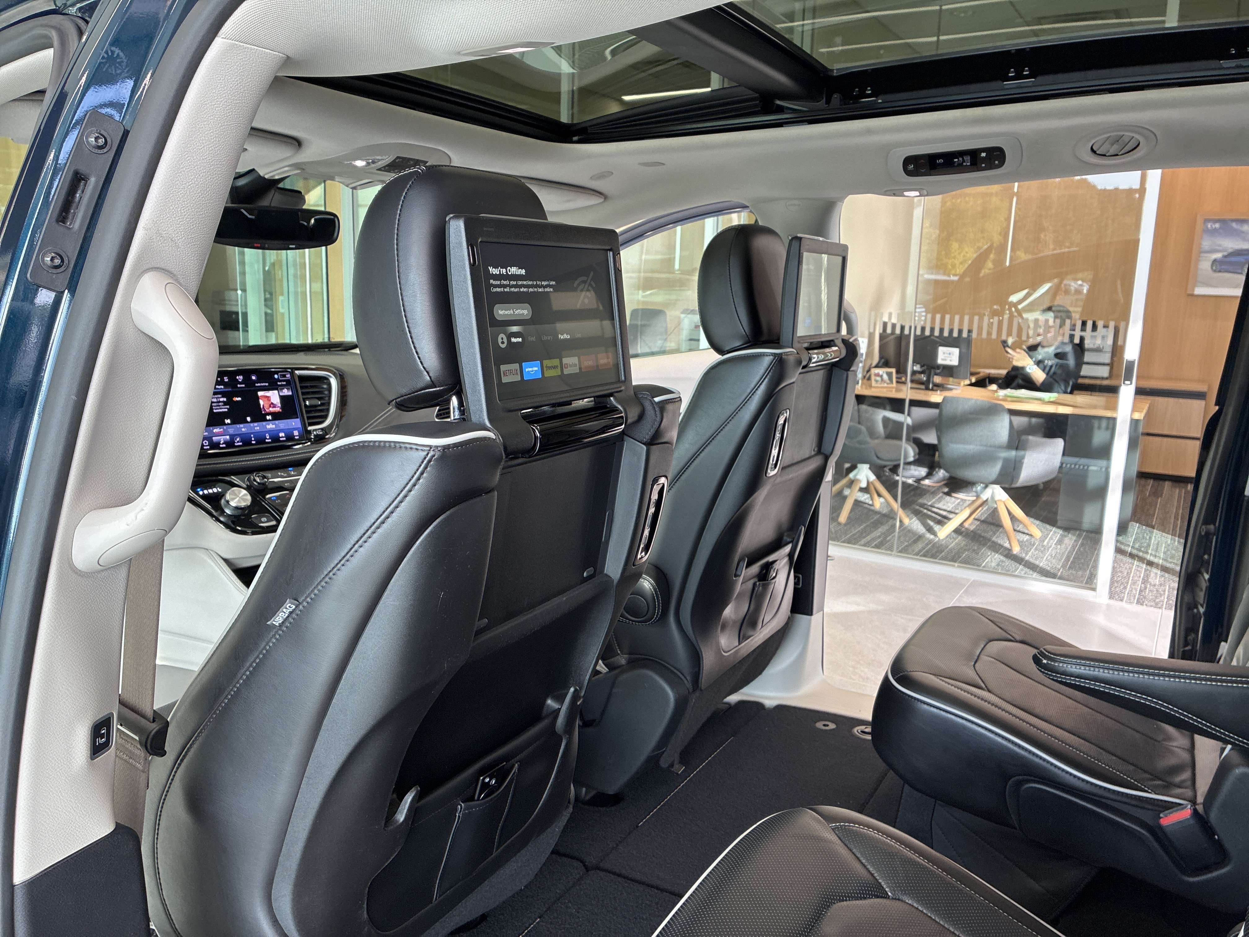 Certified 2023 Chrysler Pacifica Limited w/ Uconnect Theater Family Group AWD/4WD image 16