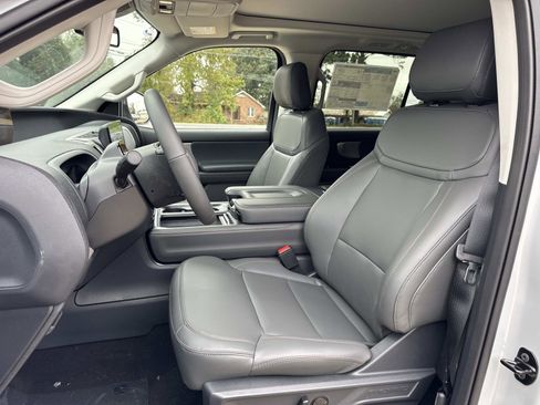 New 2025 Ford Expedition Max Active image 8