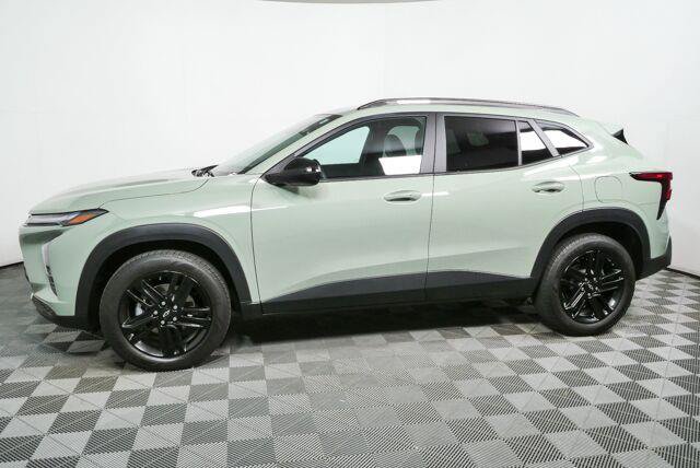Used 2025 Chevrolet Trax ACTIV w/ Sunroof Package FWD image 27