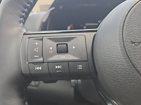 Used 2025 Nissan Pathfinder Platinum AWD/4WD image 13