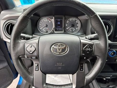 Used 2018 Toyota Tacoma TRD Off-Road image 16