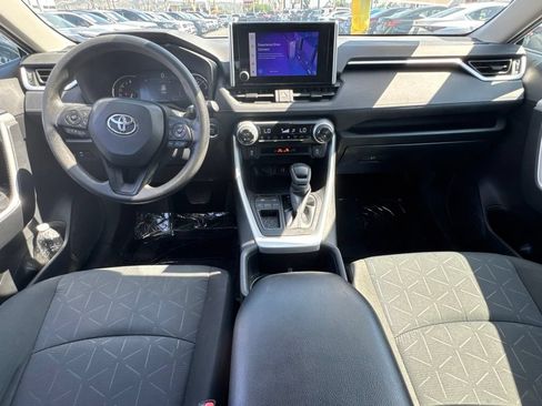 Used 2024 Toyota RAV4 XLE FWD image 31