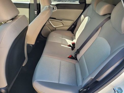 Certified 2025 Kia Soul LX FWD image 8