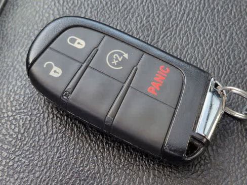 Used 2023 Jeep Compass Limited w/ Sun and Sound Group AWD/4WD image 35