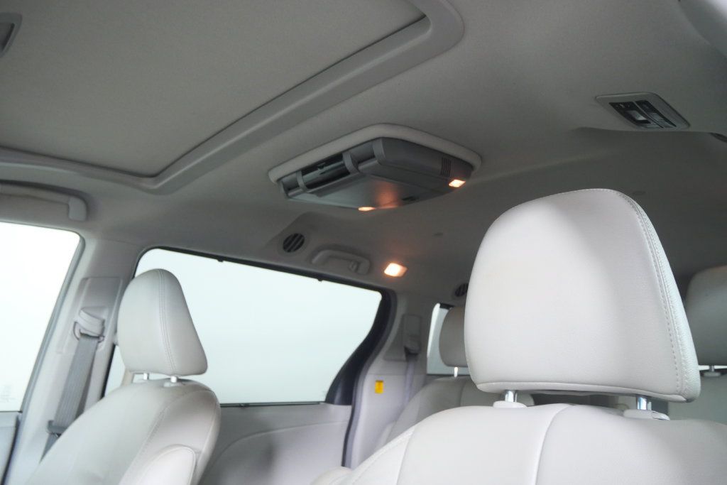 Used 2013 Toyota Sienna XLE FWD image 12