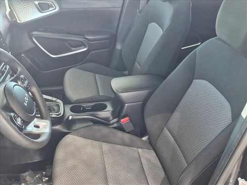 Used 2023 Kia Soul LX w/ Option Group 015 FWD image 15
