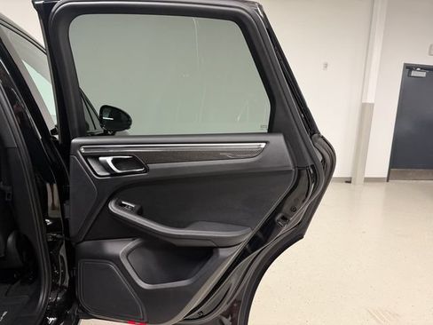 Certified 2023 Porsche Macan S AWD/4WD image 41