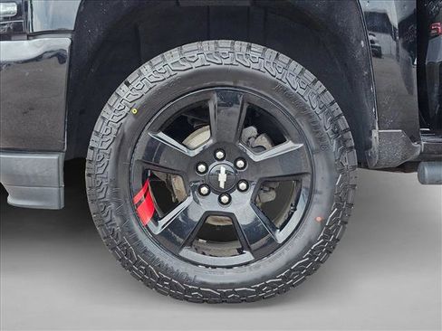 Used 2018 Chevrolet Silverado 1500 LTZ Z71 w/ Redline Edition AWD/4WD image 23
