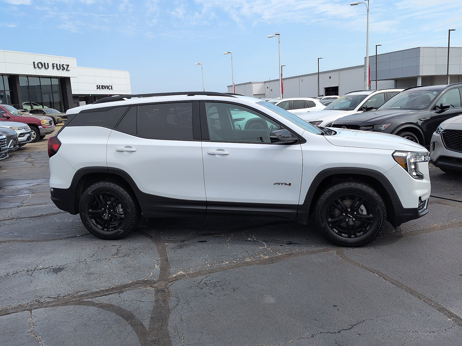 Used 2023 GMC Terrain AT4 AWD/4WD image 2
