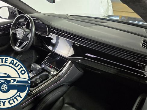 Used 2019 Audi Q8 Prestige w/ Luxury Package image 33