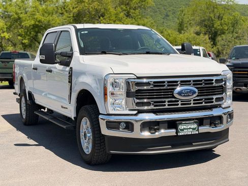 Used 2025 Ford F250 XLT AWD/4WD image 3