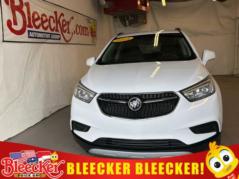 Used 2021 Buick Encore Preferred FWD image 1