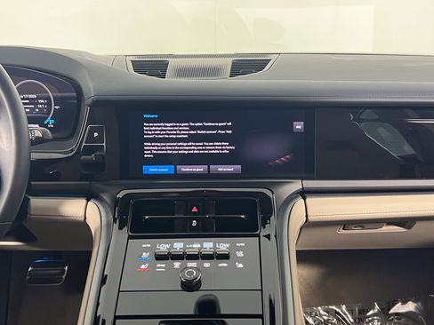 Certified 2025 Porsche Panamera image 19