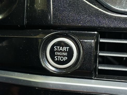 Used 2022 Nissan Pathfinder SL AWD/4WD image 37