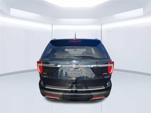 Used 2018 Ford Explorer XLT w/ Equipment Group 202A AWD/4WD image 4