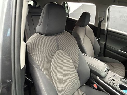 Used 2024 Toyota Highlander LE image 71