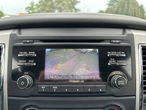 Used 2018 Nissan Titan SV AWD/4WD image 17