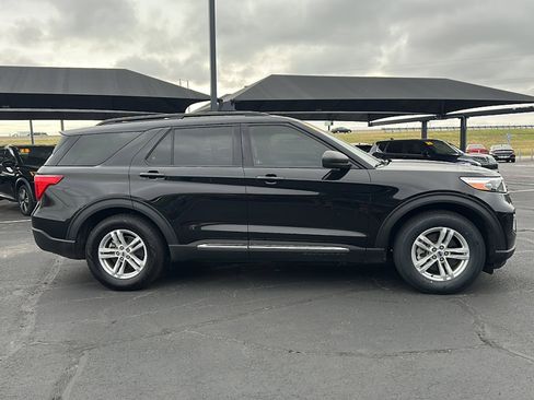 Used 2024 Ford Explorer XLT w/ Equipment Group 202A image 9
