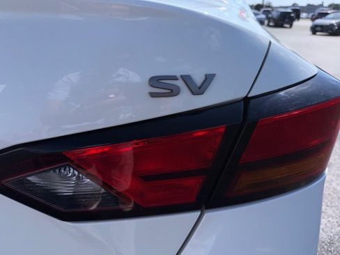 Used 2023 Nissan Altima 2.5 SV FWD image 9