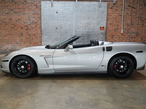 Used 2008 Chevrolet Corvette Convertible w/ Preferred Equipment Group RWD image 39