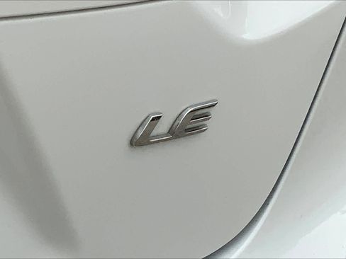 Used 2022 Toyota Corolla LE FWD image 9