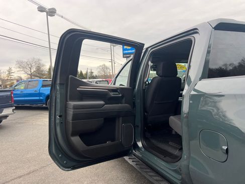 Used 2025 Chevrolet Silverado 1500 LT Trail Boss w/ LPO, Dark Essentials Package image 32