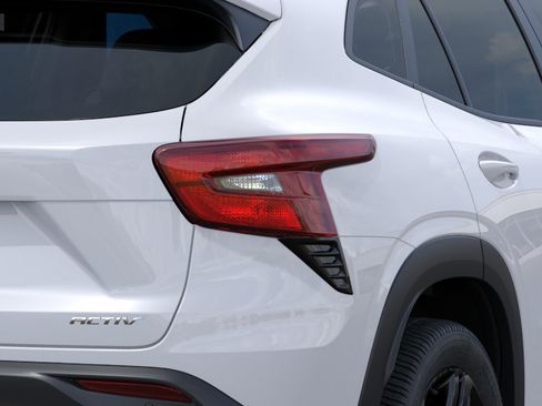 New 2026 Chevrolet Trax ACTIV w/ Sunroof Package FWD image 11
