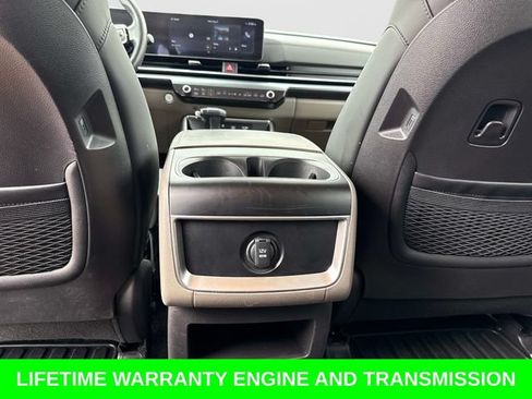 Used 2025 Kia Carnival FWD image 17