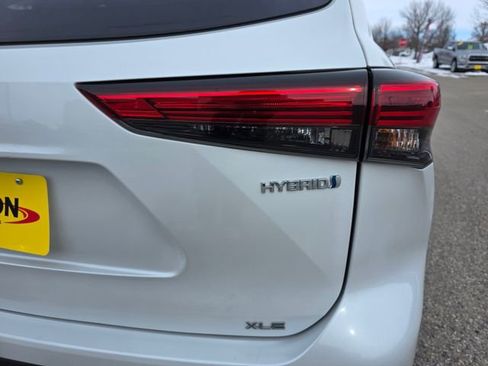Used 2022 Toyota Highlander XLE AWD/4WD image 10