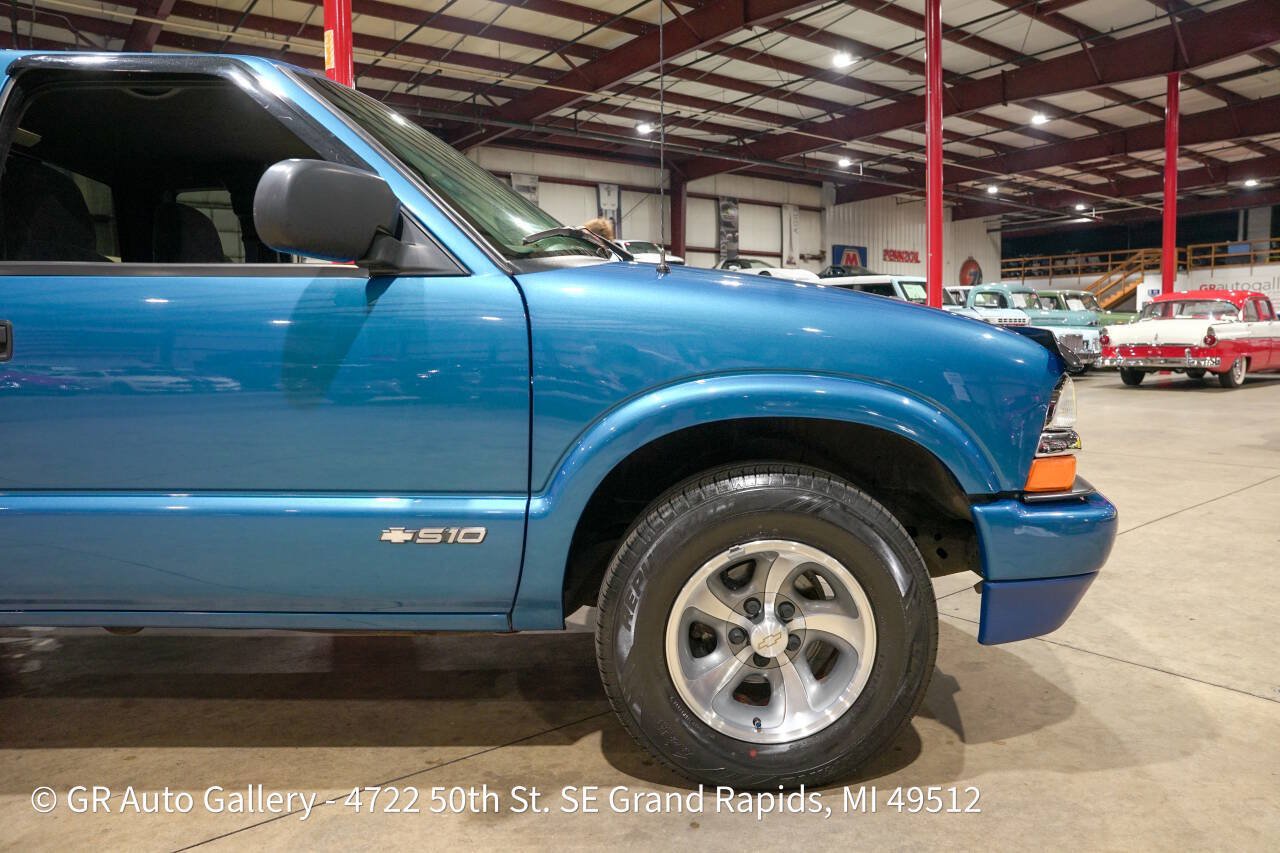 Used 2001 Chevrolet S10 Pickup LS w/ Preferred Equipment Group RWD image 11