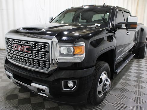 Used 2019 GMC Sierra 3500 Denali w/ Duramax Plus Package image 34