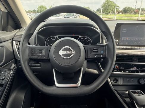 Used 2024 Nissan Rogue SV AWD/4WD image 14