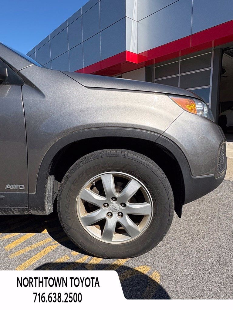 Used 2013 Kia Sorento LX AWD/4WD image 3