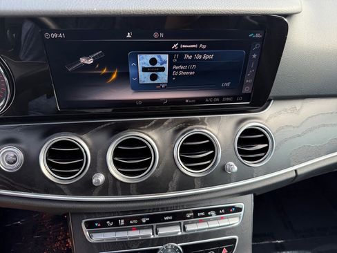 Certified 2019 Mercedes-Benz E 300 4MATIC image 19