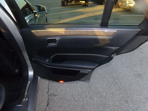 Used 2014 Mercedes-Benz E 350 4MATIC Sedan image 19
