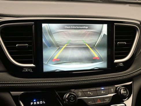 New 2026 Chrysler Pacifica Select image 13