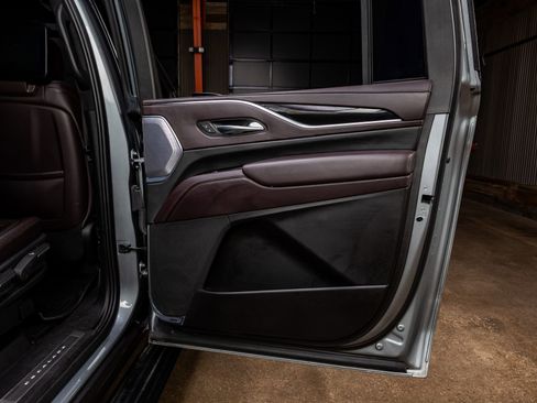 Used 2023 Cadillac Escalade ESV Sport Platinum image 38