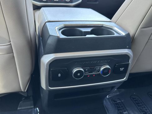 Used 2022 Ford Expedition Limited image 15