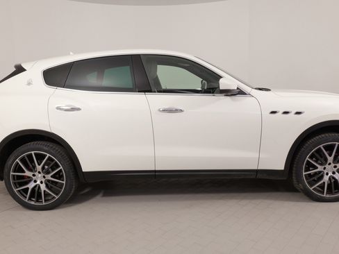 Used 2018 Maserati Levante image 9