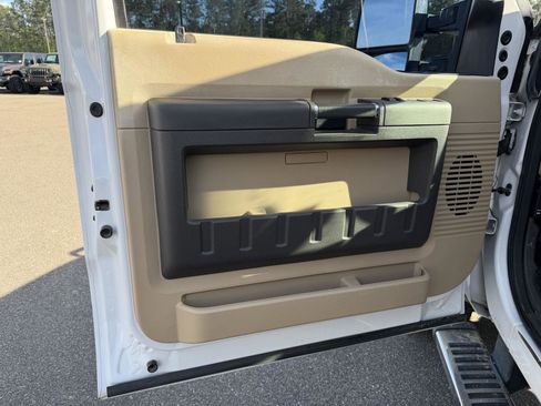 Used 2011 Ford F250 Lariat w/ Lariat Interior Pkg image 12