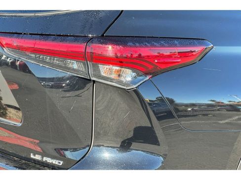 Certified 2023 Toyota Highlander LE image 33